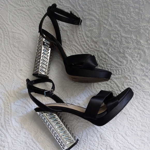 STEVE MADDEN ADELINE ANKLE STRAP PLATFORM W/ RHINESTONES - Picture 5 of 10